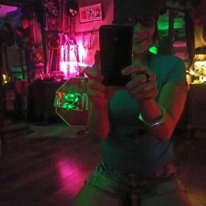 Meet your Posher, Emilee